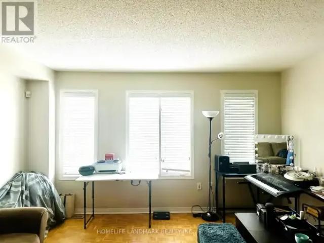 Townhouse 3 Bedroom For Rent Richmond Hill ON 3600 ES104067104