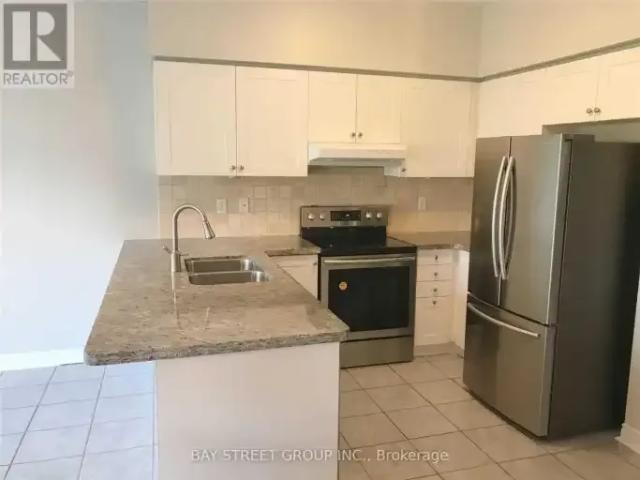 Townhouse 3 Bedroom For Rent Richmond Hill ON 3700 ES101827895