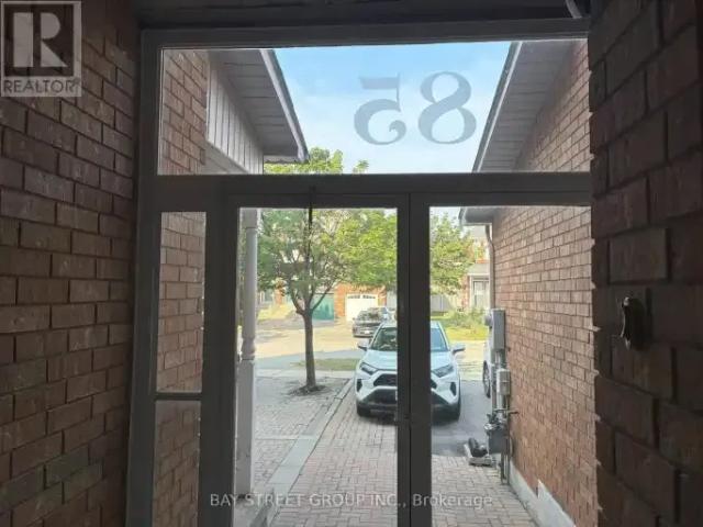 Townhouse 3 Bedroom For Rent Richmond Hill ON 3900 ES103594525