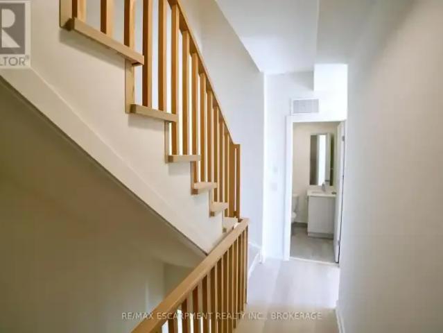 Townhouse 3 Bedroom For Rent St. Catharines ON 2390 ELS102883684