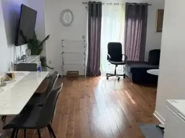 Townhouse 3 Bedroom For Rent St. Catharines ON 2300 ES103215964
