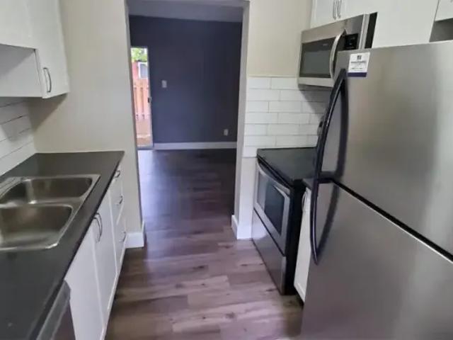 Townhouse 3 Bedroom For Rent St. Catharines ON 2699 ES104887706