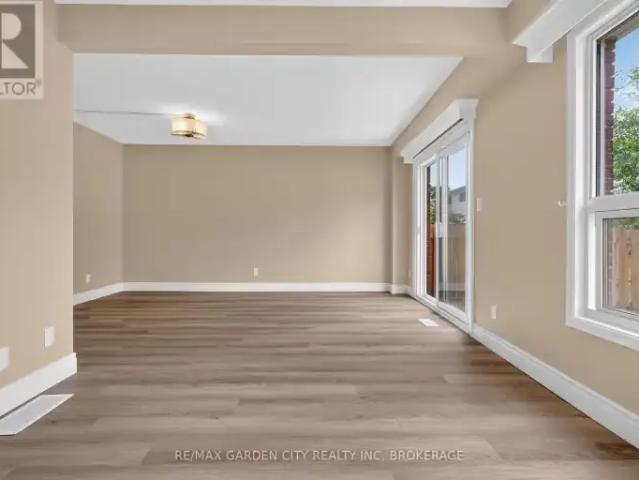 Townhouse 3 Bedroom For Rent St. Catharines ON 2800 ES103770682