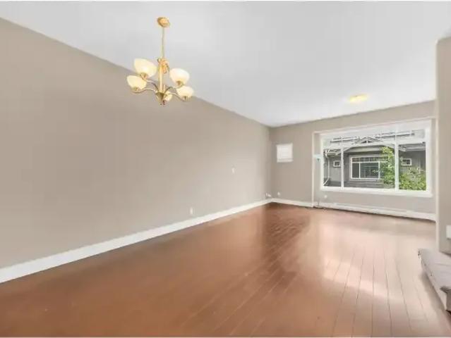 Townhouse 3 Bedroom For Rent Surrey BC 2850 ES104972828