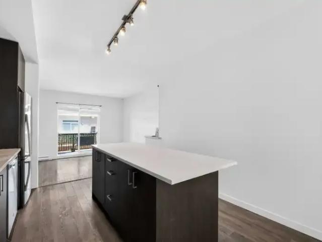 Townhouse 3 Bedroom For Rent Surrey BC 2900 ES104888553
