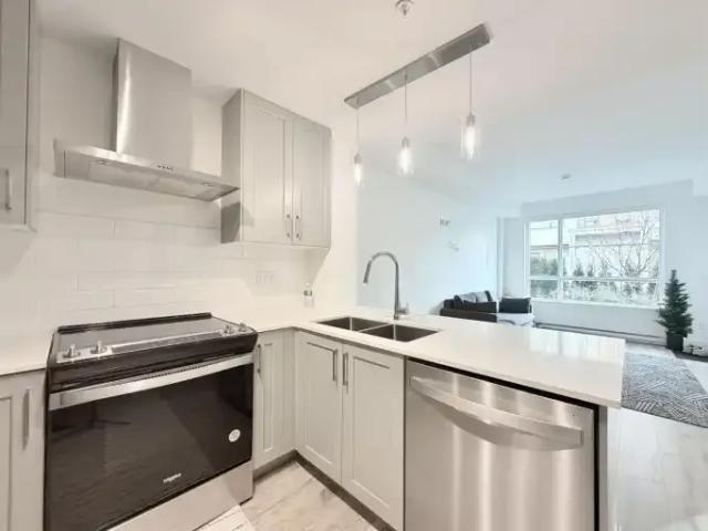 Townhouse 3 Bedroom For Rent Surrey BC 3200 ELS102468508