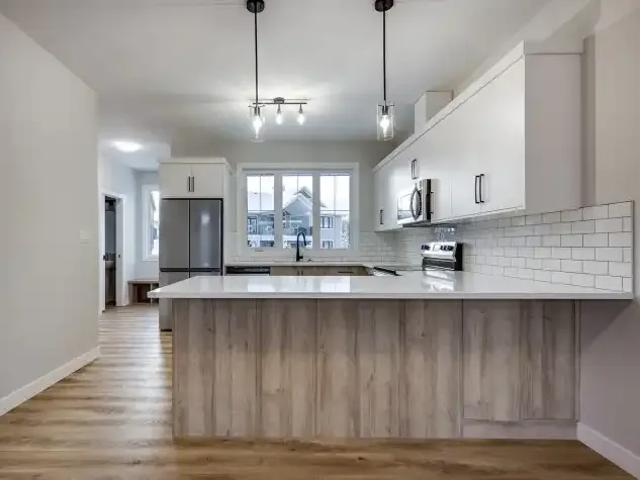 Townhouse 3 Bedroom For Rent Sylvan Lake AB 2145 ES102715394