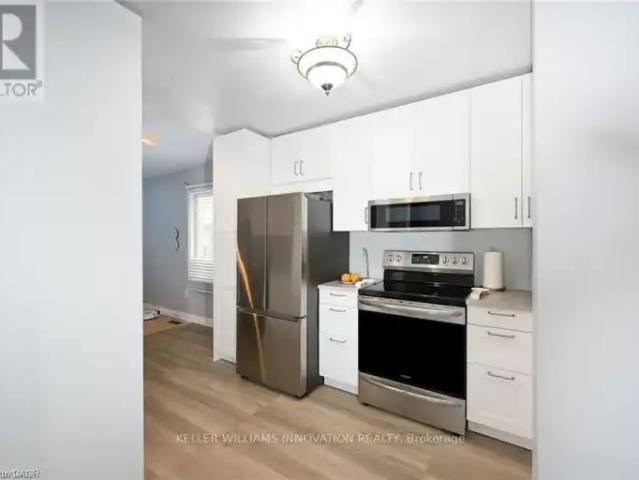 Townhouse 3 Bedroom For Rent Thorold ON 2500 ELS103380087