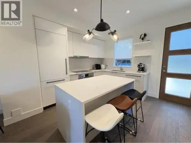 Townhouse 3 Bedroom For Rent Vancouver BC 5600 ELS101878884