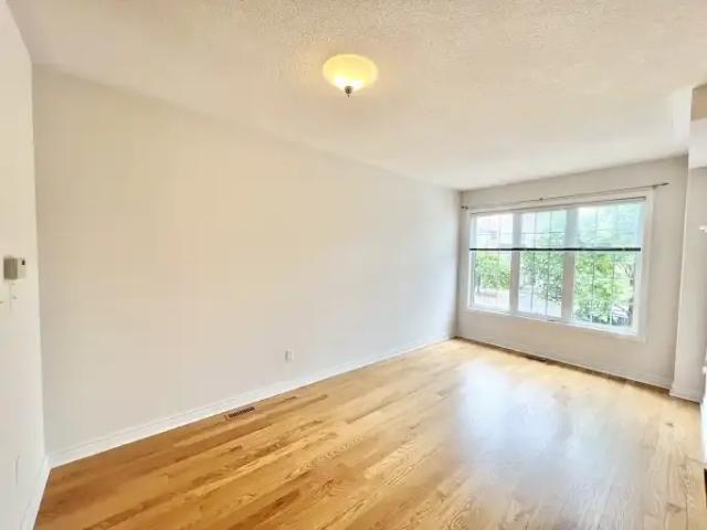 Townhouse 3 Bedroom For Rent Vaughan ON 3650 ELS103030558