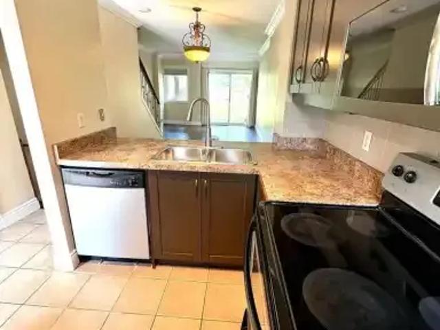Townhouse 3 Bedroom For Rent Vaughan ON 3900 ES105023473
