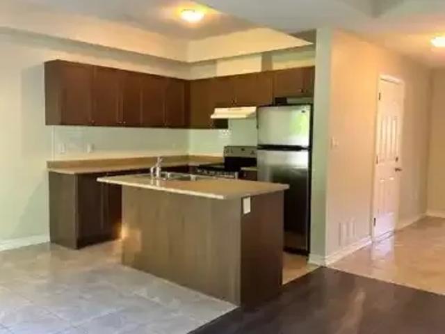 Townhouse 3 Bedroom For Rent Wasaga Beach ON 2595 ES101878059