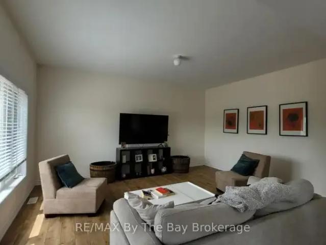 Townhouse 3 Bedroom For Rent Wasaga Beach ON 2600 ES103569230