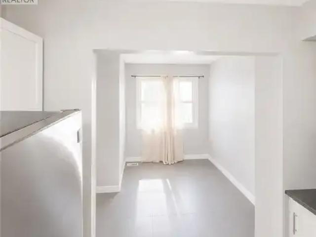 Townhouse 3 Bedroom For Rent Waterloo ON 2400 ES103740103