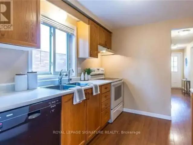 Townhouse 3 Bedroom For Rent Waterloo ON 2700 ES103487741