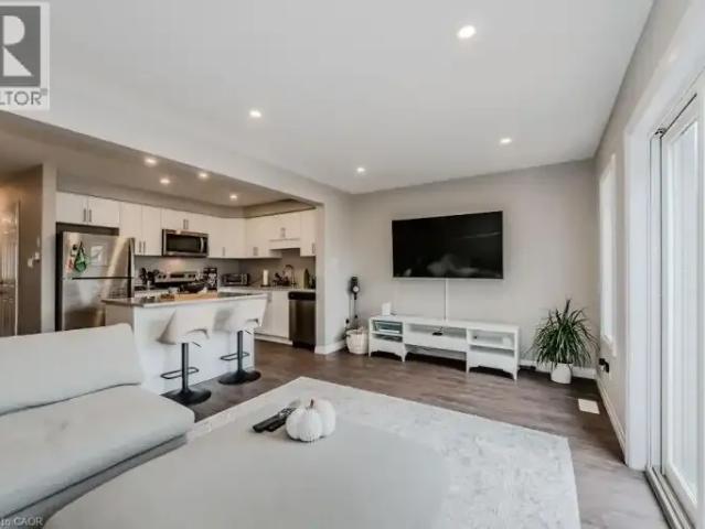Townhouse 3 Bedroom For Rent Waterloo ON 2895 ES102272618
