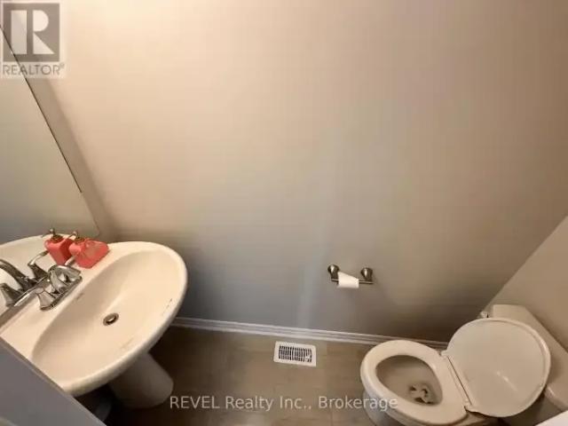 Townhouse 3 Bedroom For Rent Welland ON 2300 ES103740119