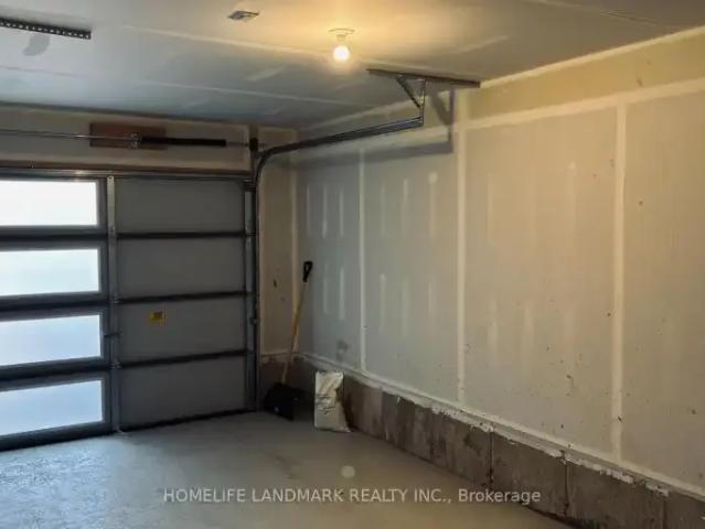Townhouse 3 Bedroom For Rent Welland ON 4888 ES104941026