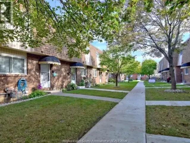 Townhouse 3 Bedroom For Rent Windsor ON 2095 ES104000302