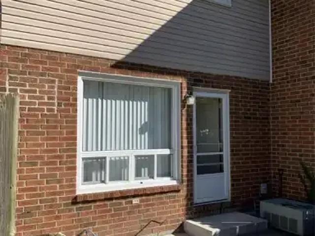 Townhouse 3 Bedroom For Rent Windsor ON 2100 ES103091768