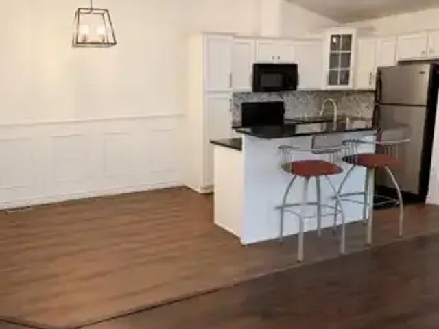 Townhouse 3 Bedroom For Rent Windsor ON 2850 ES104106896