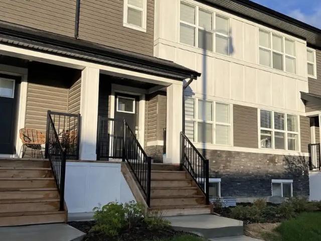 Townhouse 3 BR 2.5 BA, Unfinished basement, 2 parking stalls, pets OK