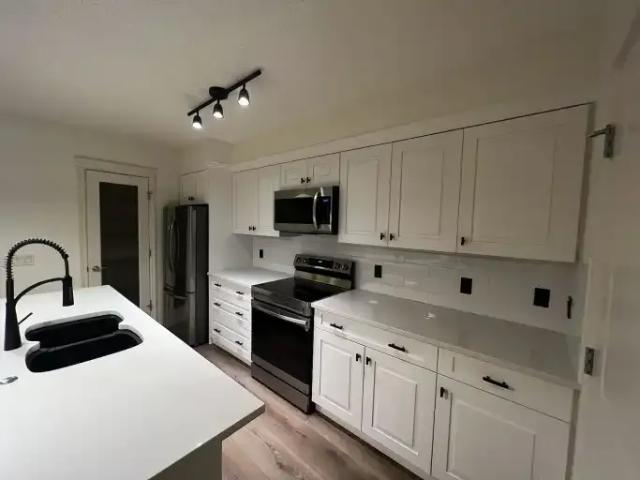 Townhouse 1 Bedroom For Rent Calgary AB 2200 ES101185288