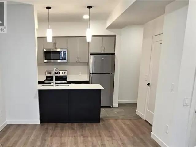 Townhouse 1 Bedroom For Rent Kitchener ON 2100 ELS101441673