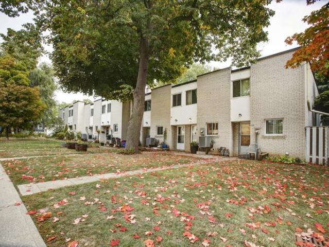 Townhouse 2 Bedroom For Rent Oakville ON 2700 ES96585029