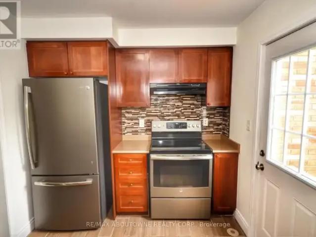 Townhouse 2 Bedroom For Rent Oakville ON 2900 ES103091692