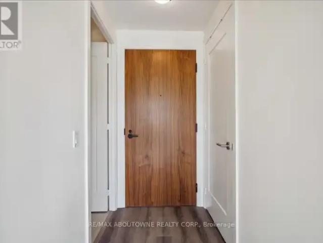Townhouse 2 Bedroom For Rent Oakville ON 3200 ES103380063