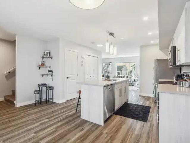 Townhouse 2 Bedroom For Rent Okotoks AB 1910 ES102052088