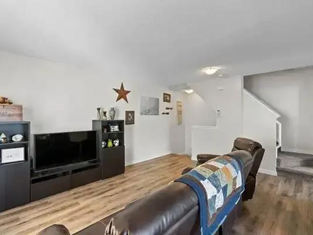 Townhouse 2 Bedroom For Rent Airdrie AB 2000 ES104940898