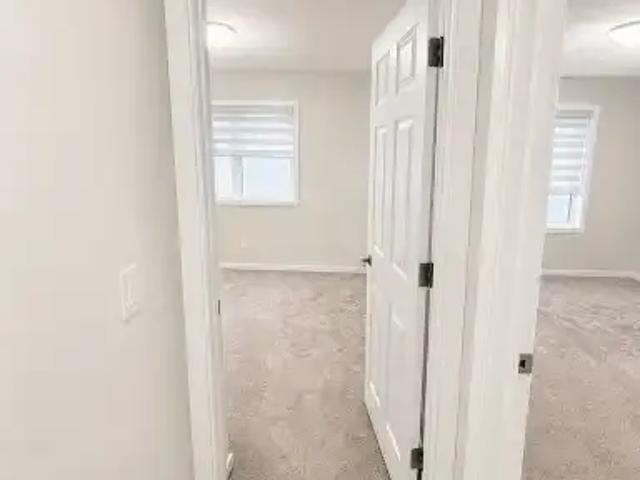 Townhouse 2 Bedroom For Rent Airdrie AB 2100 ES104142638