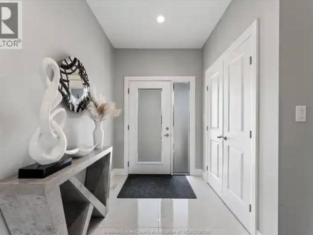 Townhouse 2 Bedroom For Rent Amherstburg ON 2500 ES102518813