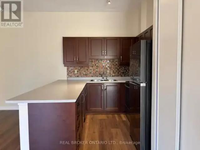 Townhouse 2 Bedroom For Rent Burlington ON 2300 ES102468357
