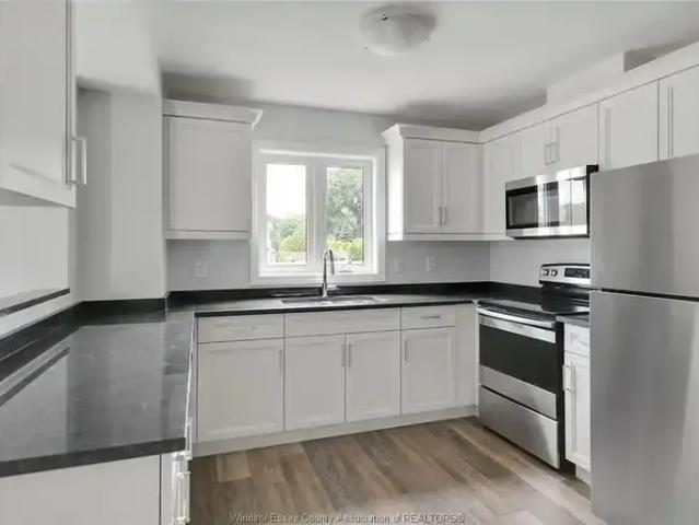 Townhouse 2 Bedroom For Rent Belle River ON 2200 ES102882883