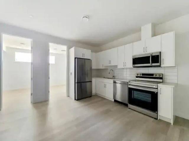 Townhouse 2 Bedroom For Rent Calgary AB 1325 ES103739976