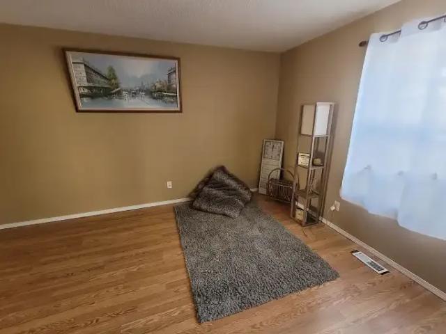 Townhouse 2 Bedroom For Rent Calgary AB 1700 ES102243050