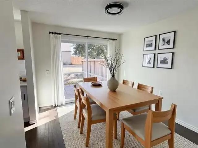 Townhouse 2 Bedroom For Rent Calgary AB 1850 ES102518536