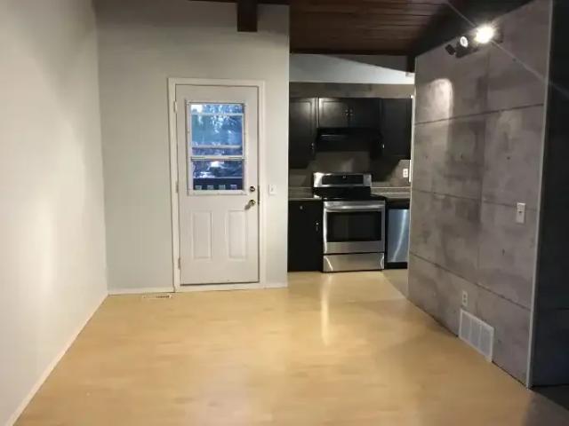 Townhouse 2 Bedroom For Rent Calgary AB 1895 ES104535515