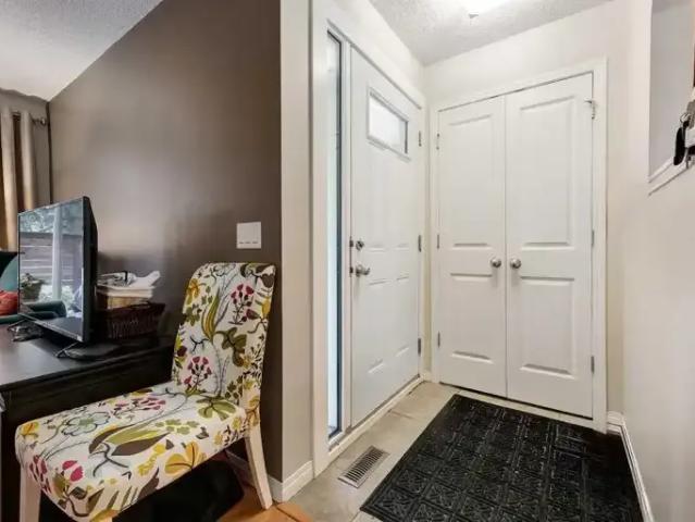 Townhouse 2 Bedroom For Rent Calgary AB 1895 ES104638335