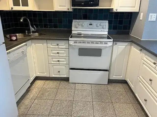 Townhouse 2 Bedroom For Rent Calgary AB 1800 ES105005014