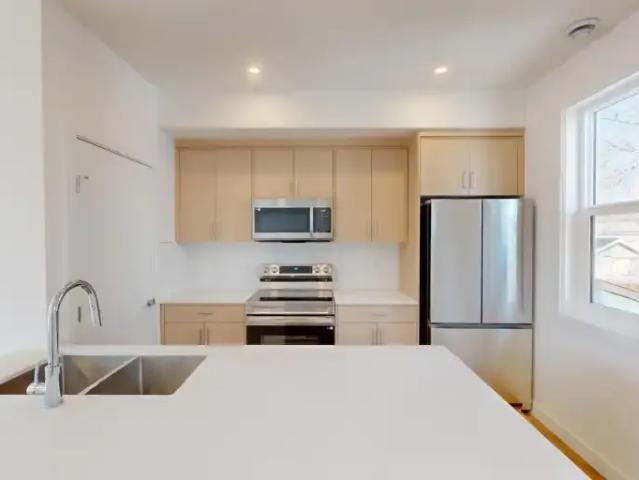 Townhouse 2 Bedroom For Rent Calgary AB 1995 ES102846529