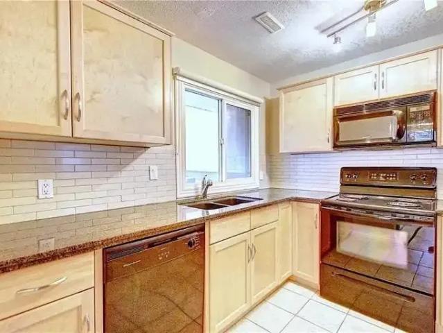 Townhouse 2 Bedroom For Rent Calgary AB 1900 ES105087707