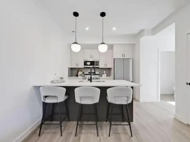 Townhouse 2 Bedroom For Rent Calgary AB 2050 ELS94329553