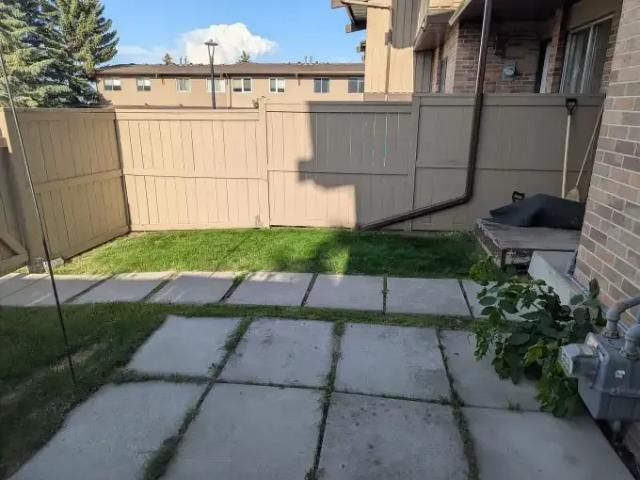 Townhouse 2 Bedroom For Rent Calgary AB 2000 ES104638641