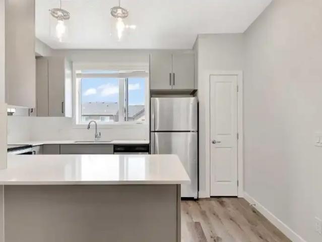Townhouse 2 Bedroom For Rent Calgary AB 2195 ELS102770907