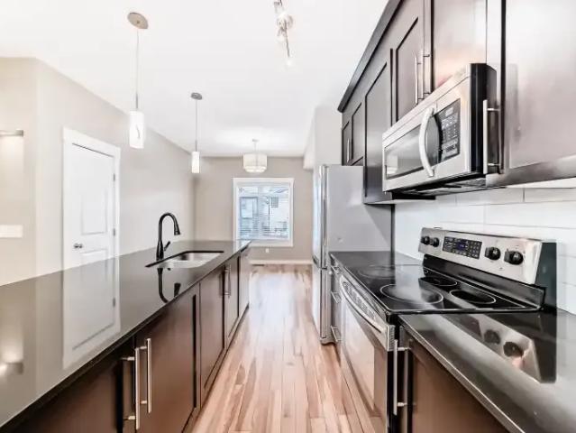 Townhouse 2 Bedroom For Rent Calgary AB 2100 ES104182520