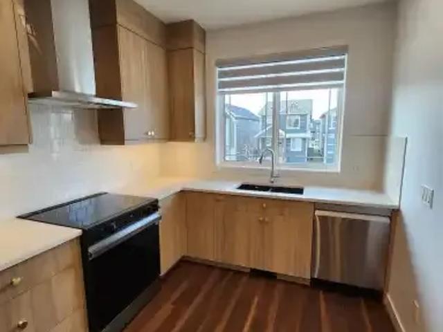 Townhouse 2 Bedroom For Rent Calgary AB 2250 ES102951978